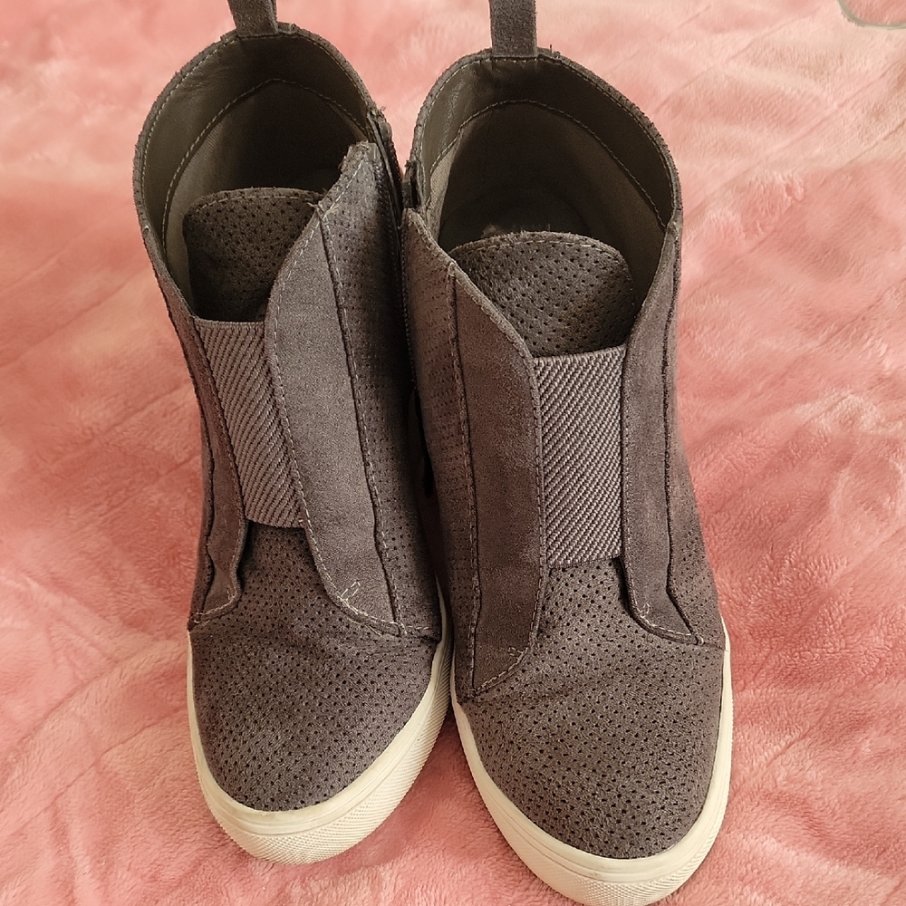 MIA Gray Women's High-Top Sneakers - Picture 6 of 6